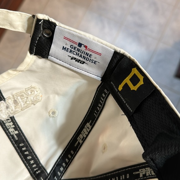 MLB Pirates hat - Picture 7 of 8